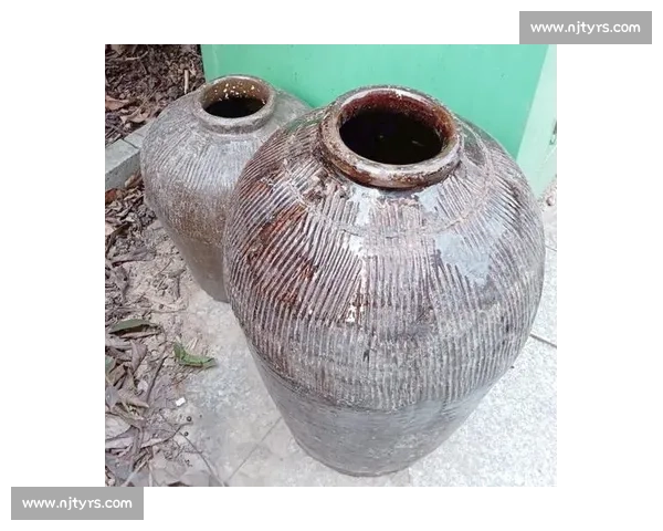 深夜巡城守护安宁古巷的打更人诉说被遗忘的岁月传说